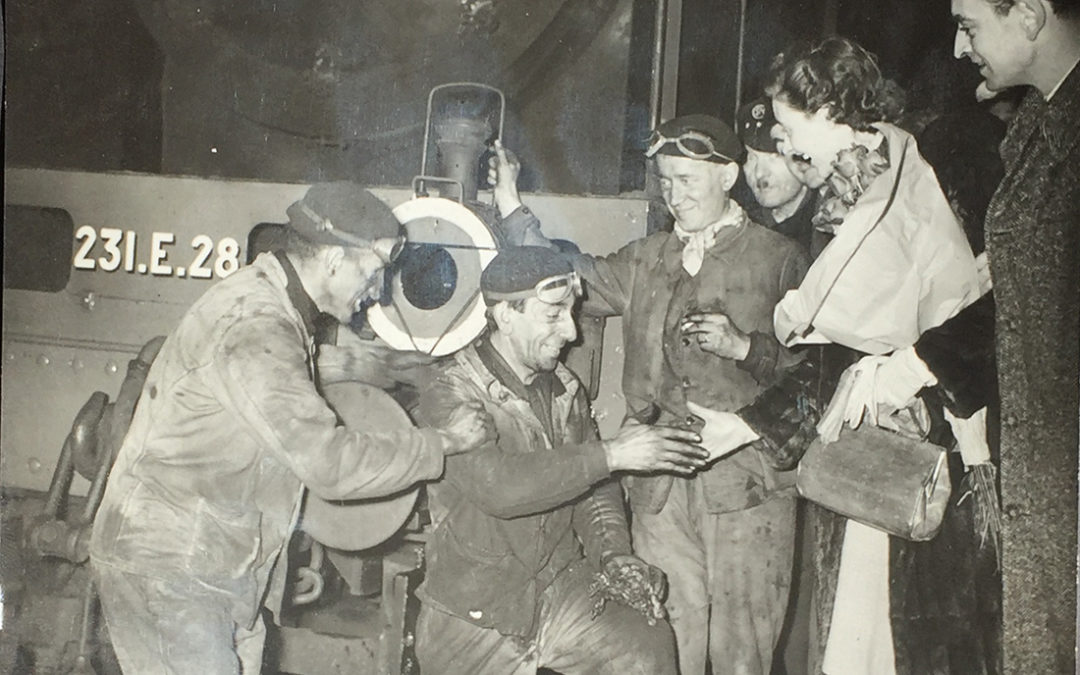 Willy Ronis – Coal Tenders Shake Hands with Woman